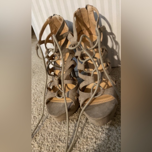 Chinese Laundry heels - Picture 3 of 7